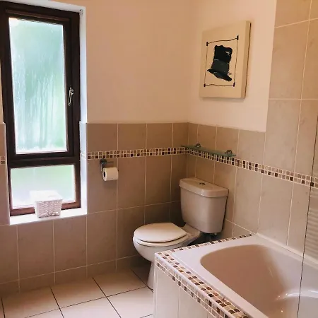 3 Bedroom With Free Wifi Close To Town Feriehus Kenmare