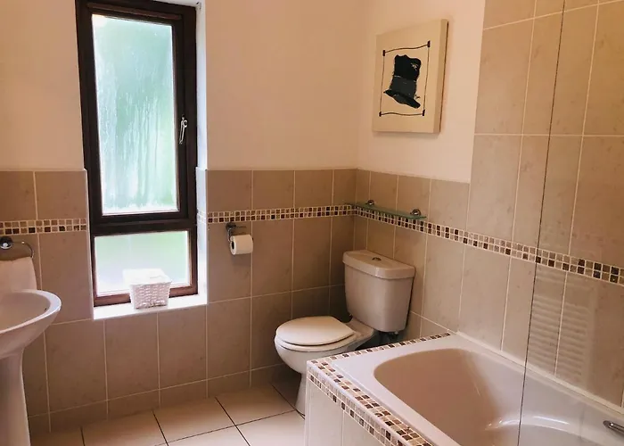 3 Bedroom With Free Wifi Close To Town Dom wakacyjny Kenmare