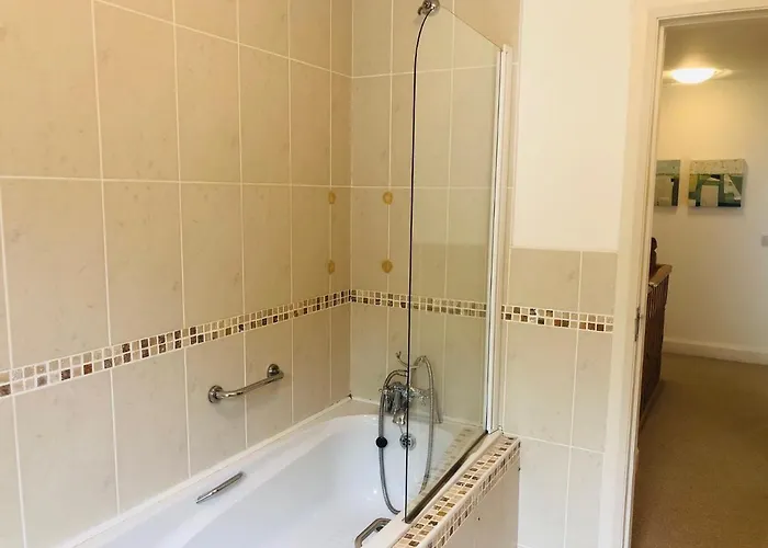 3 Bedroom With Free Wifi Close To Town Dom wakacyjny